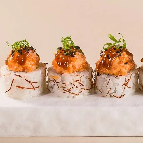 Острый ролл с лососем (5шт)