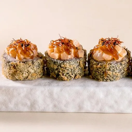 Темпурный ролл с угрём и гребешком (5шт)