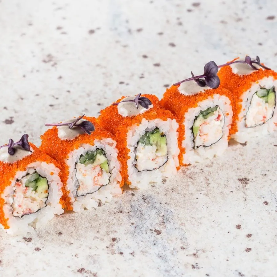 Калифорния с камчатским крабом и трюфельным соусом